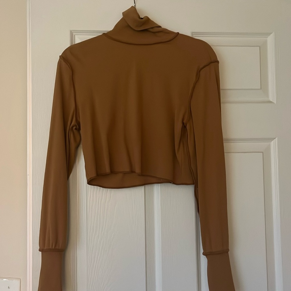 Mustard yellow/light brown turtleneck long sleeve